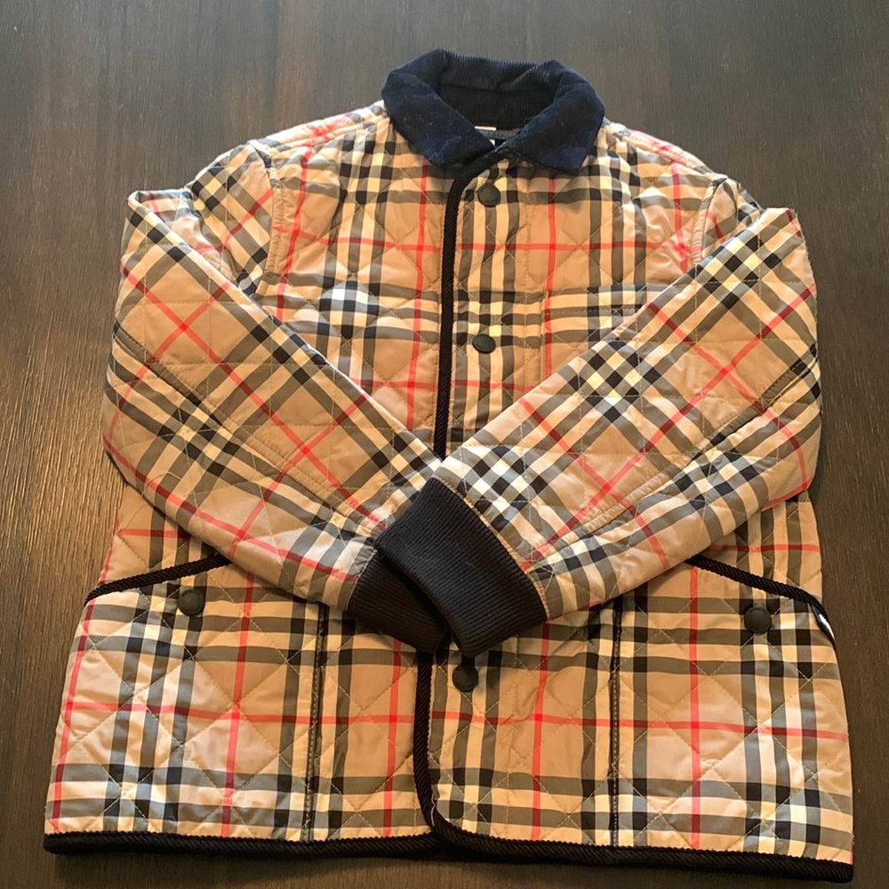 Burberry coat (Boys sz6). This item is absolutely authentic